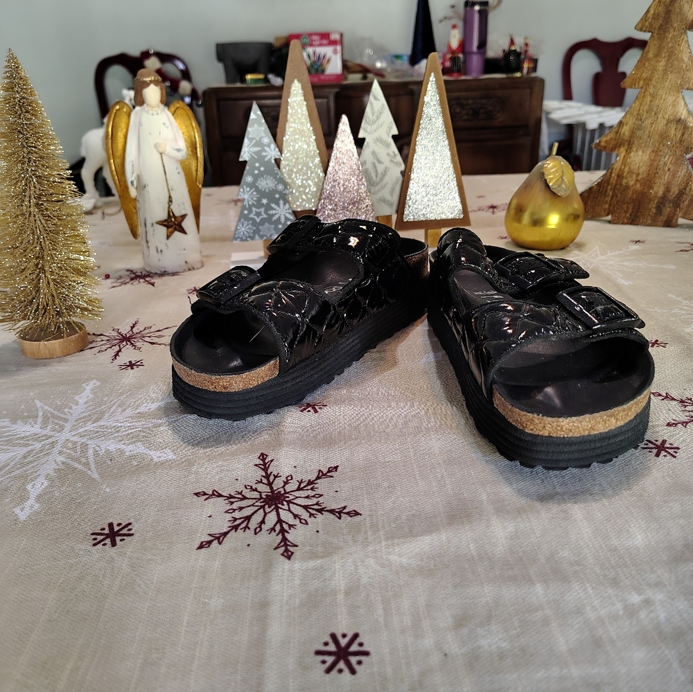 Papillio For Birkenstock. Black Patent Arizona Platform. Size 38 EU.